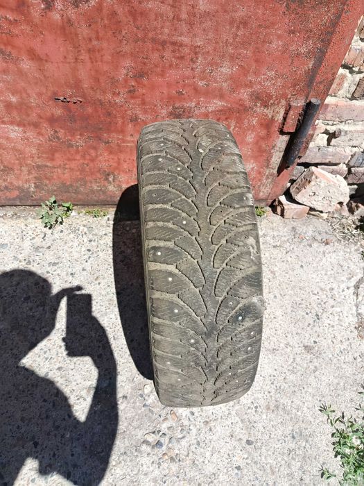 Продам Зимнюю шину