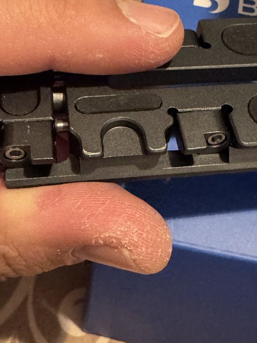 Продавам BENRO QRB95 DUAL въртяща скоба за статив за фотоапарат