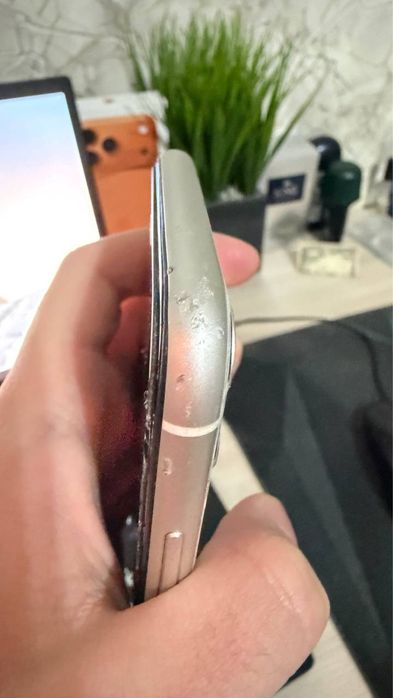 Продам Айфон 11