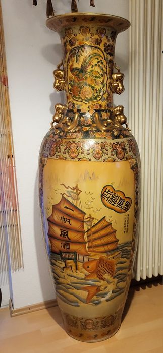 Китайска ваза висока 1.58 см. Широка 50 см