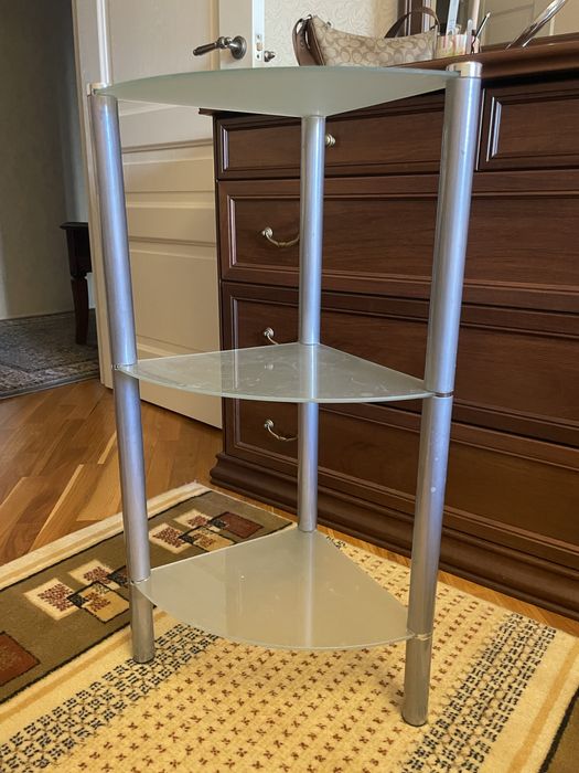 Стеклянная этажерка