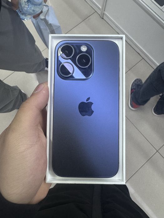 Продам айфон 15 про срочно