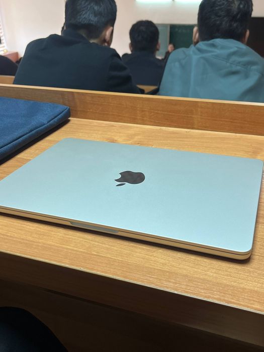 MacBook M2 Air sotiladi