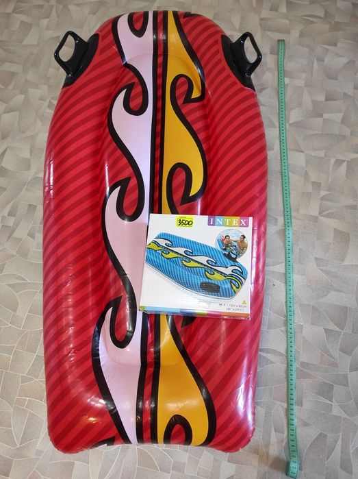 Надувной матрас круг для плавания.