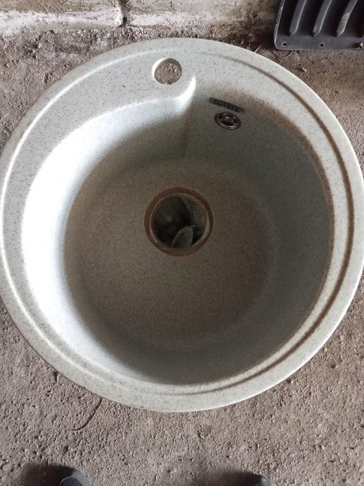 Продам каменную раковину.