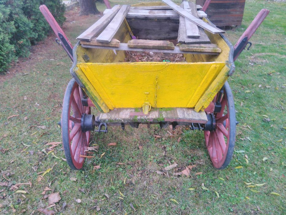 Продавам много стара каруца  !