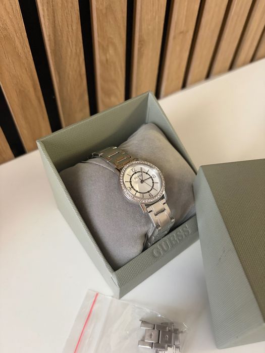 Дамски часовник GUESS оригинален