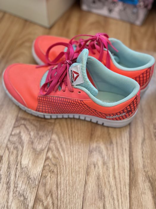 Кроссовки страдивариус