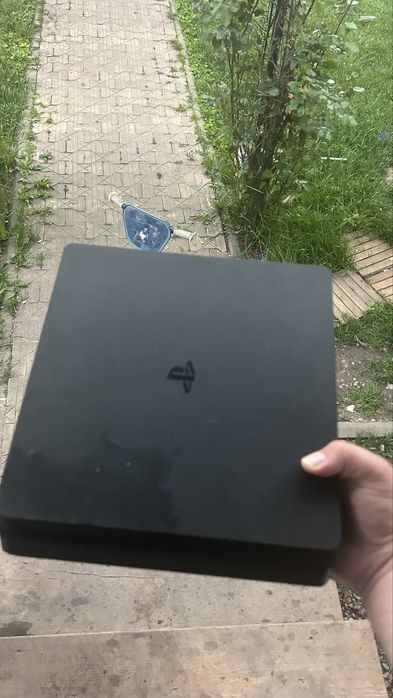 PlayStation 4 Pro + Slim