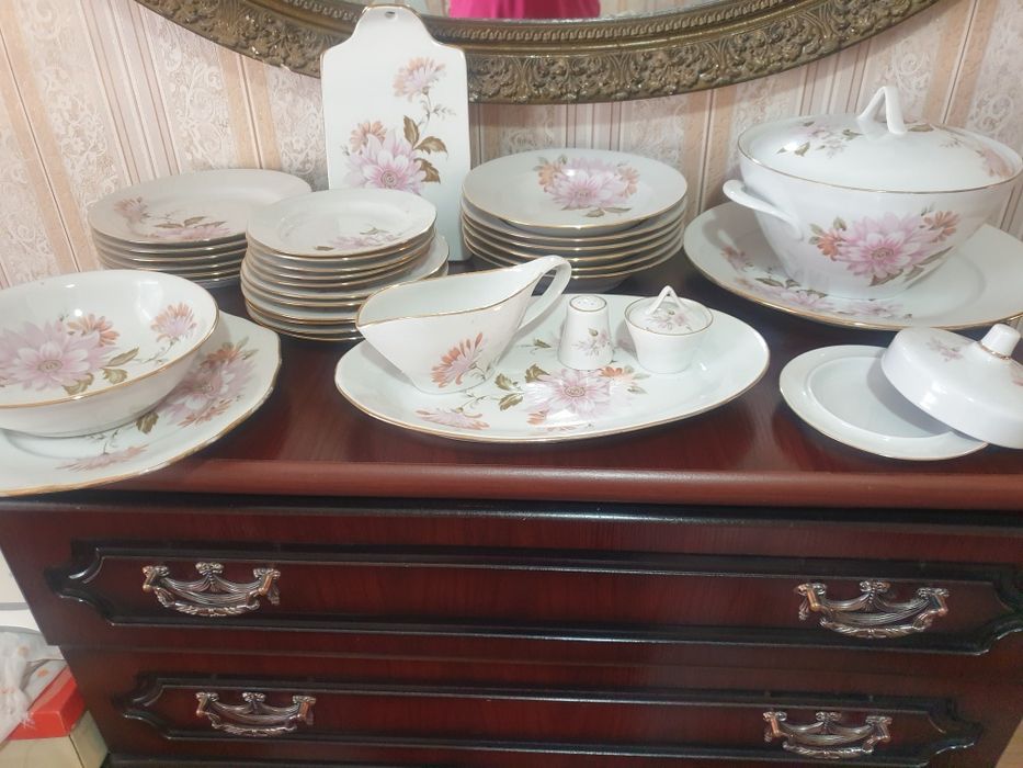 Продаётся столовый сервиз
