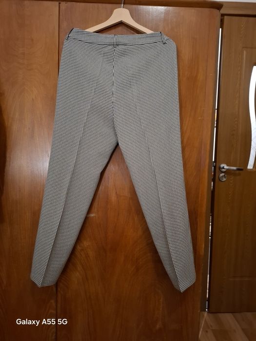 Уникален и стилен панталон пепит. Номер  44