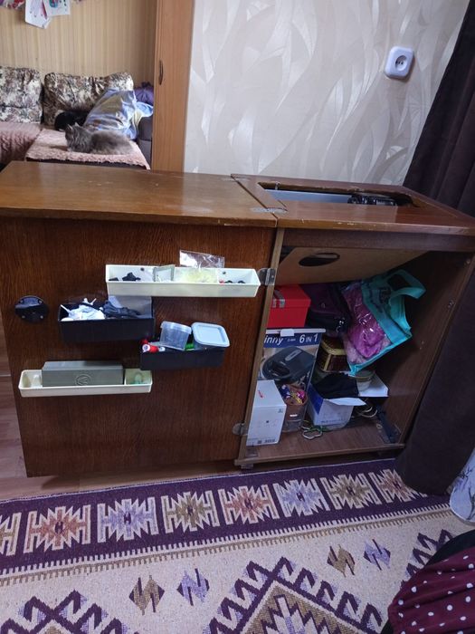 Продам швейную машинку.