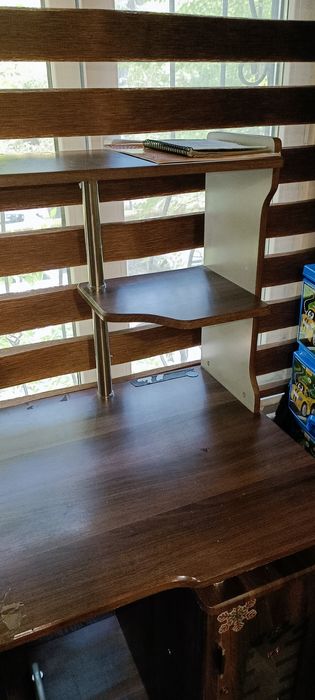 Продам компьютерный стол. Письменный стол.