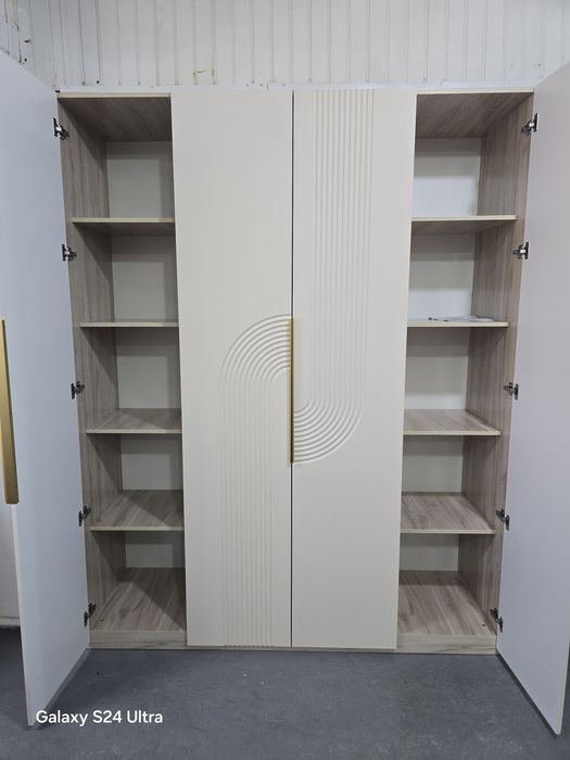 Шкаф МДФ большой.