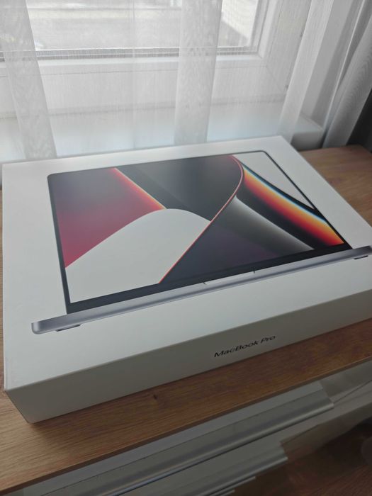 MacBook Pro 16' 16GB RAM 512GB M1 Pro