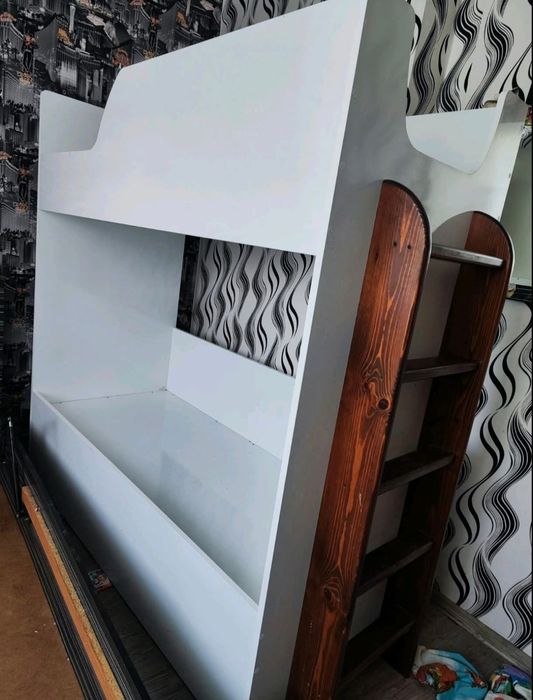 Двуетажно легло по поръчка+ 2 матрака