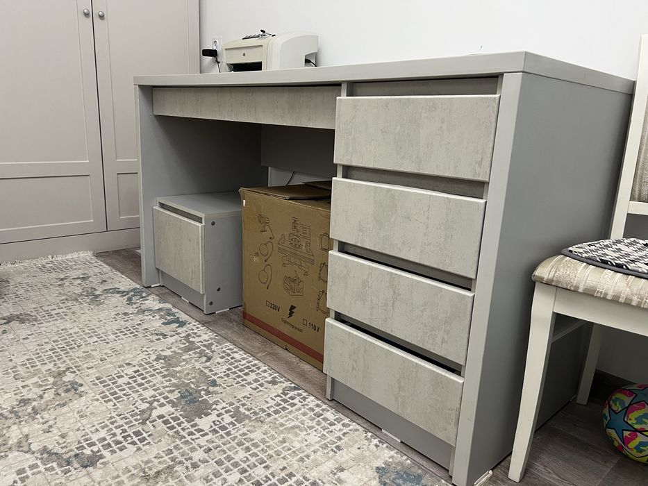 Продам стол для письма офисный