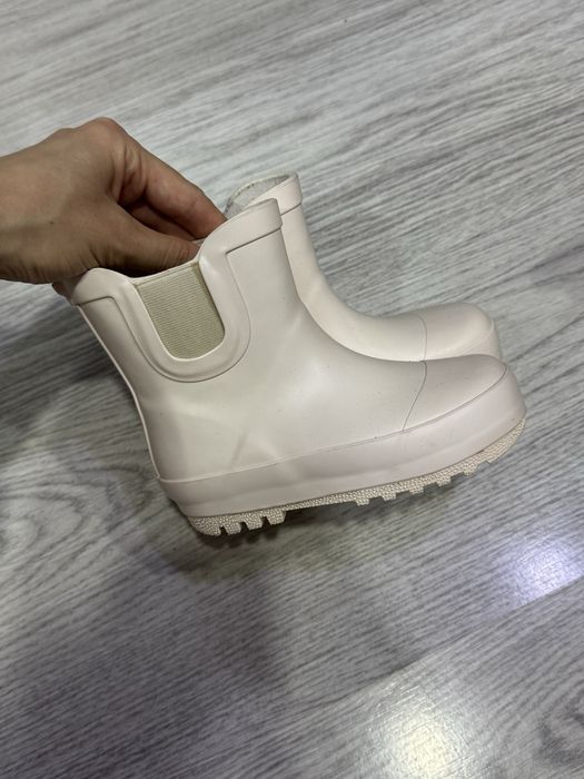 Продаю сапожки детские резиновые и демисезонные