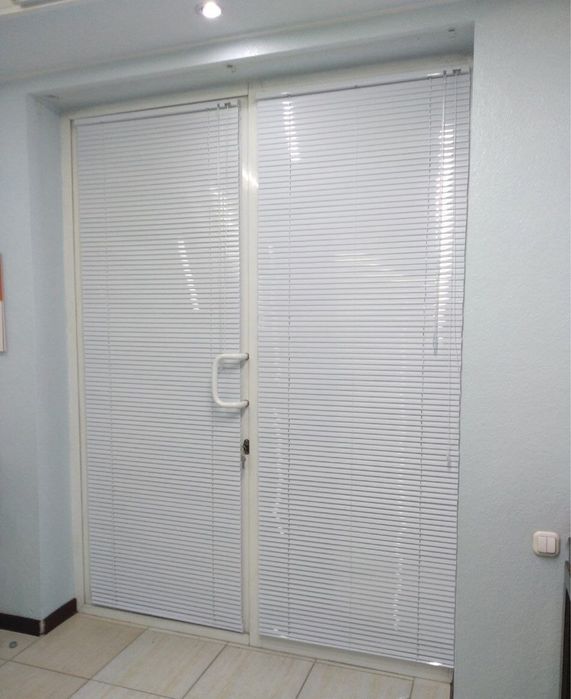 Жалюзи пардалари хар-хил турда. Улчаш, етказиб бериш ва урнатиш бепул.