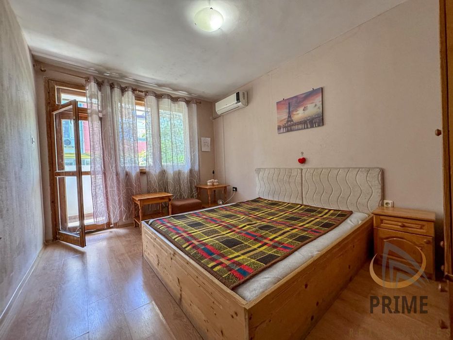 Център тристаен апартамент обзаведен