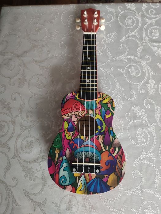 Продам новую укулеле