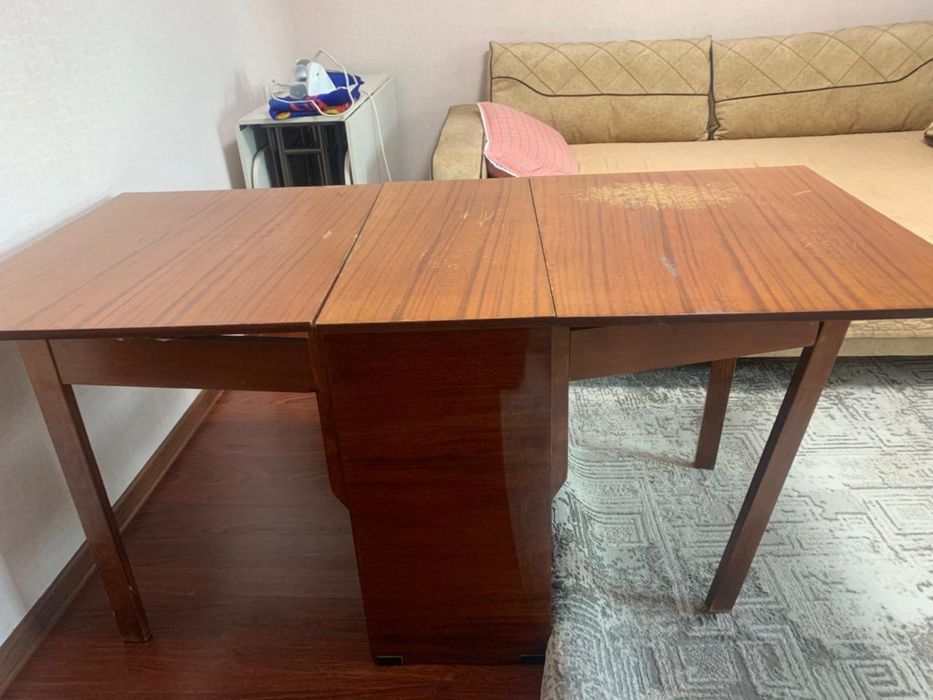 Продам стол книжку