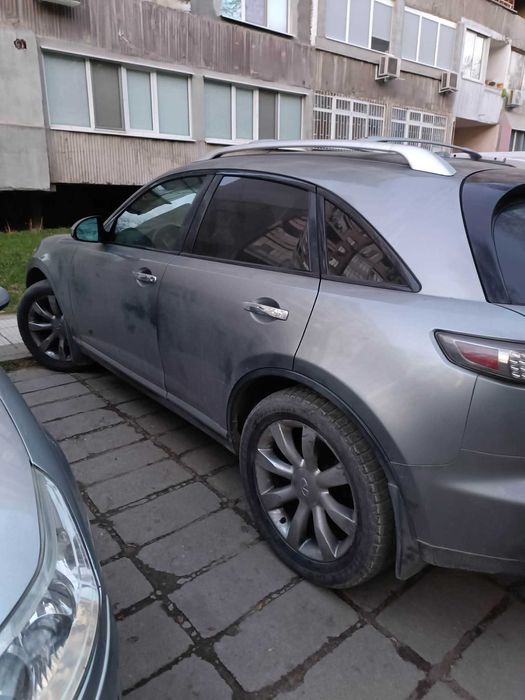 Продавам автомобил Infinity FX35