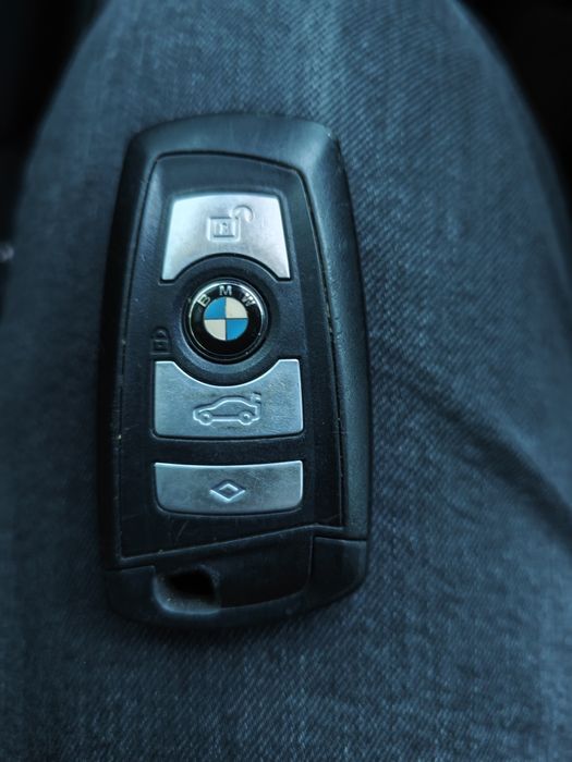 Vând  cheie  BMW