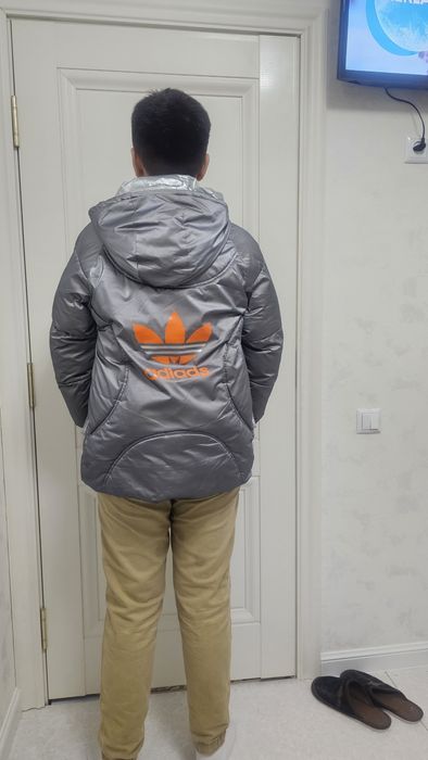 Bolalar kurtkasi sotiladi