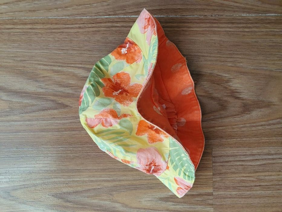 Лот летни шапчици на Mayoral,Okaidi; Benetton и др.