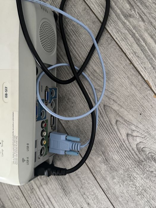 Videoproiector Epson EB-S17 + Geantă originală + Accesorii (Stare excelentă)