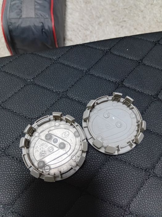 Центральные колпачки оригинал Toyota Lexus