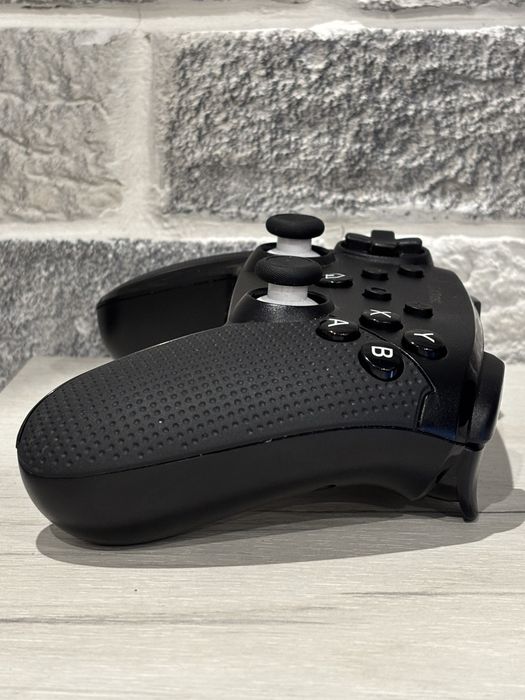 Продавам безжичен геймпад Trust GXT с USB адаптер