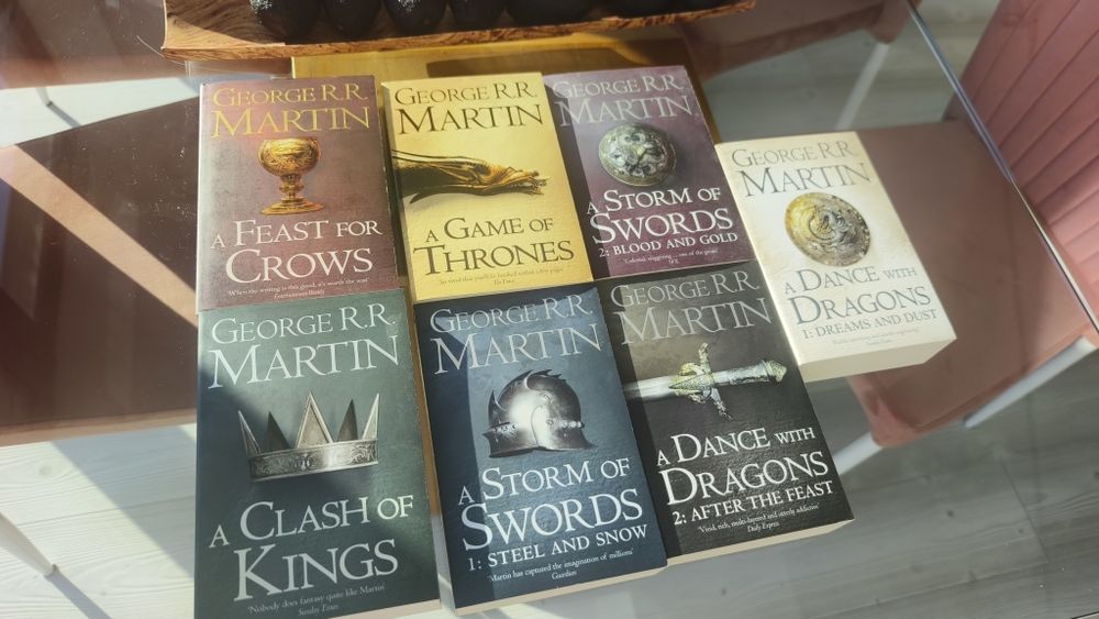 Cărti: A Song of Ice and Fire - 7 Volumes - English