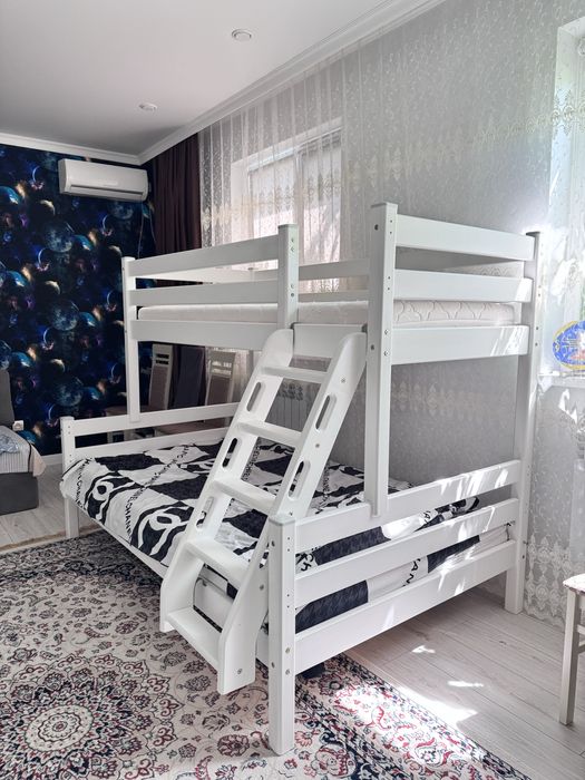 Продам б/у двухъярусную кровать