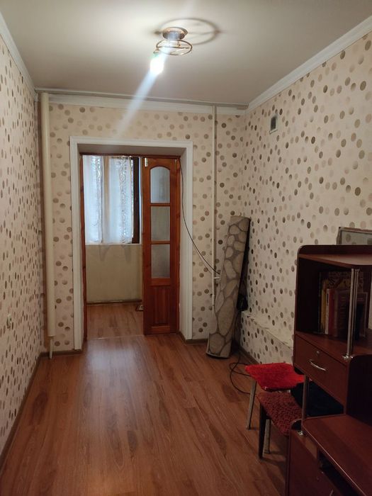 Юнусабад -8 2х комнатная квартира с обстан. переделанная в 3х. СЕТОР