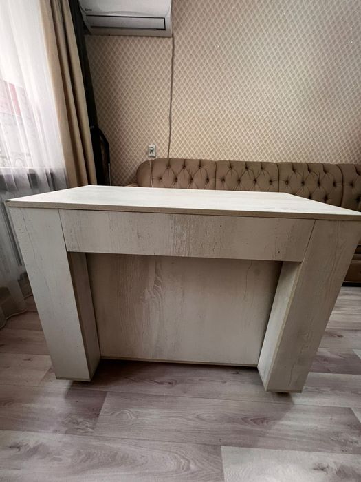 Продается Стол и стулья