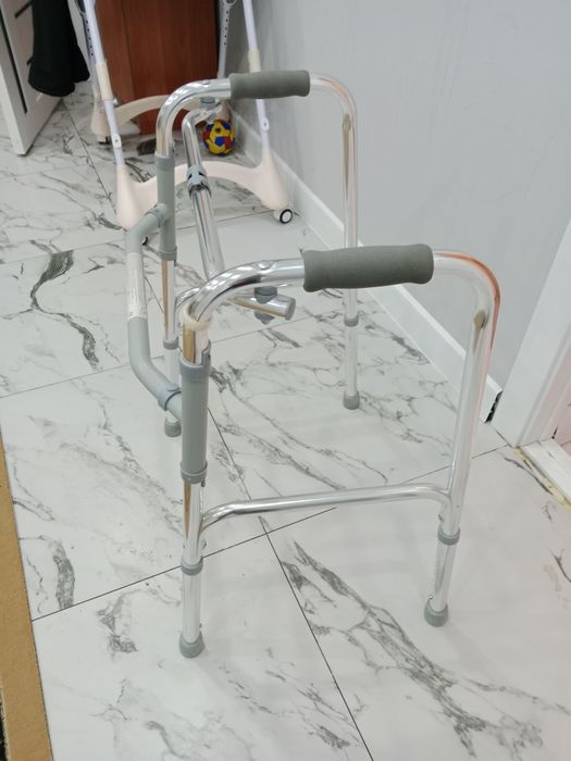 Продам ходунки новые