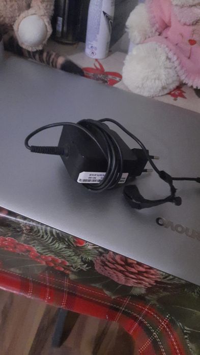 Vând laptop impecabil