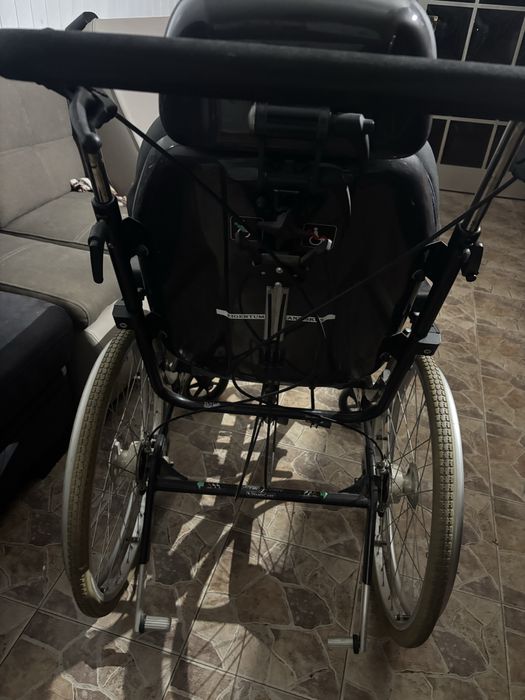 Vand Scaun cu rotile