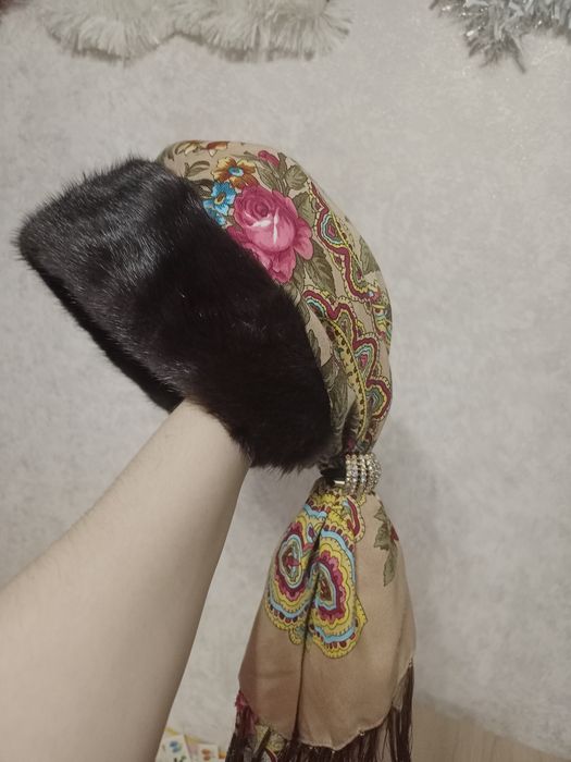 Зимний платок с норкой