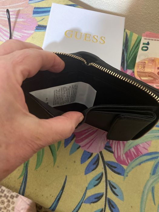 Ново дамско портмоне Гес