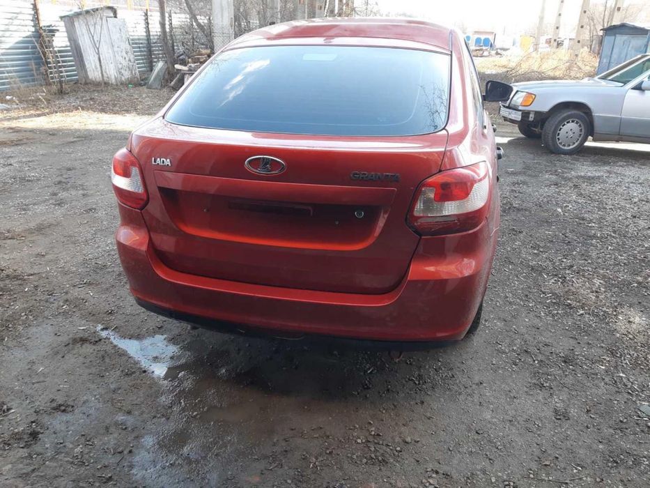 Продам на запчасти lada granta