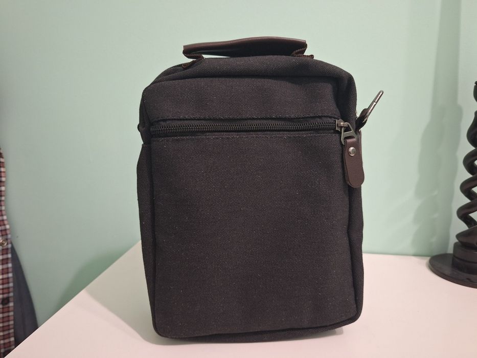 Продавам нова мъжка маркова спортна ежедневна чанта