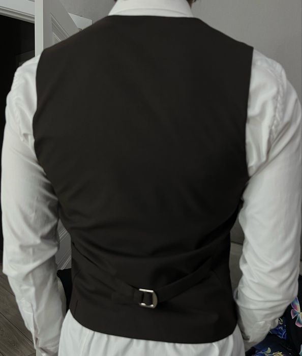 Коричневый костюм