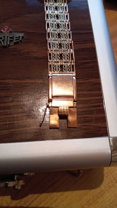 Золотой браслет для часов