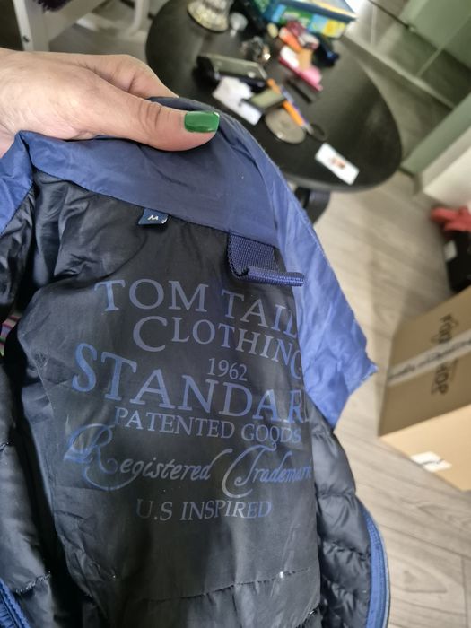 Geaca rosie Cubus, trench, vesta și windbreaker neon Bershka