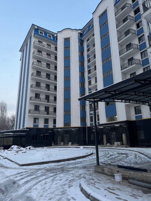 Srochno kvartira sotiladi (chirchiq 10-mikrorayon) novostroyka