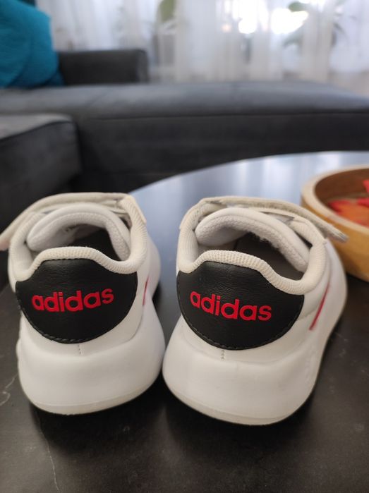 Маратонки ADIDAS