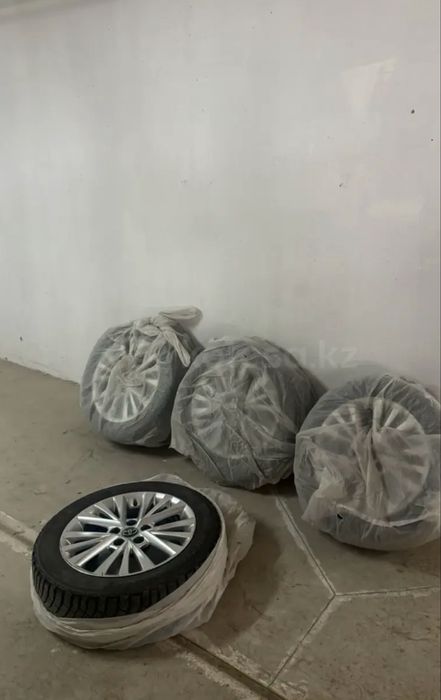 Продам диски с резиной зимняя мишлен почти новая